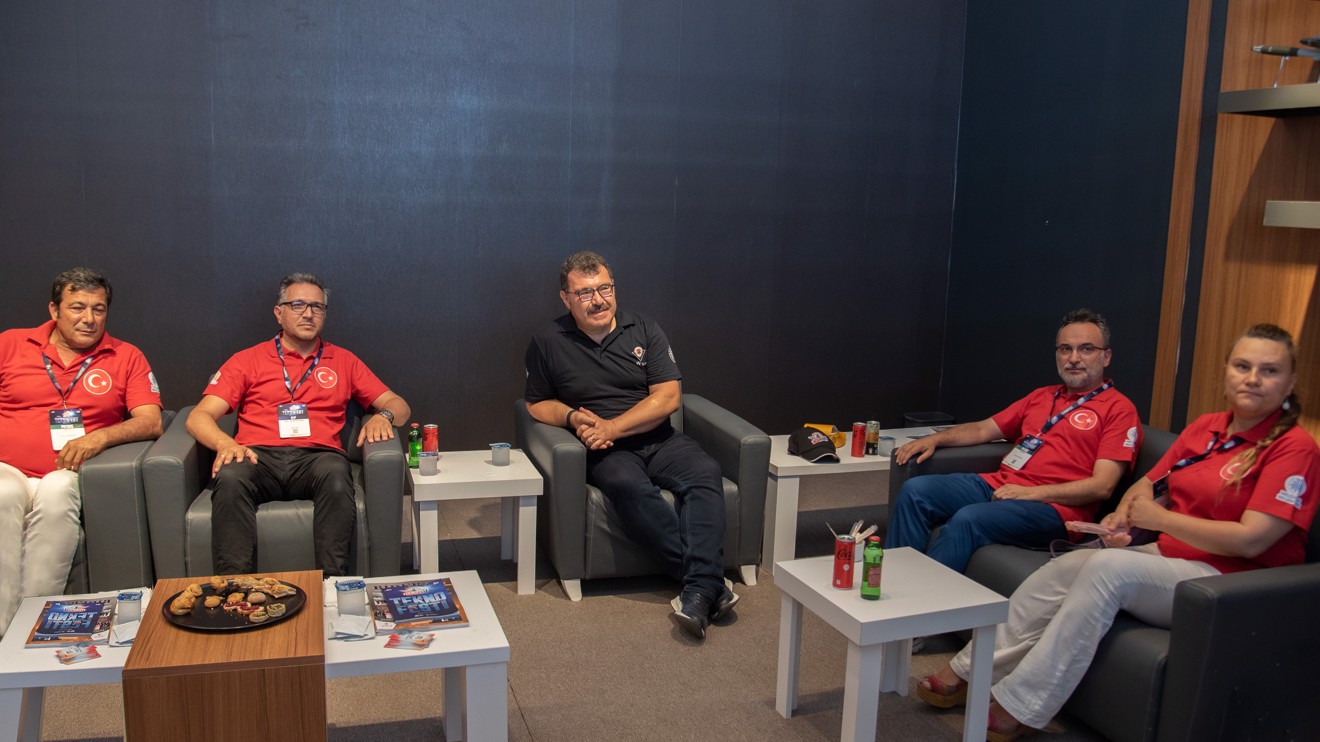 Selçuk Üniversitesinin ‘Görsel Tasarım Ödülü’ kazanan elektrikli aracı Alparslan’a yoğun ilgi 